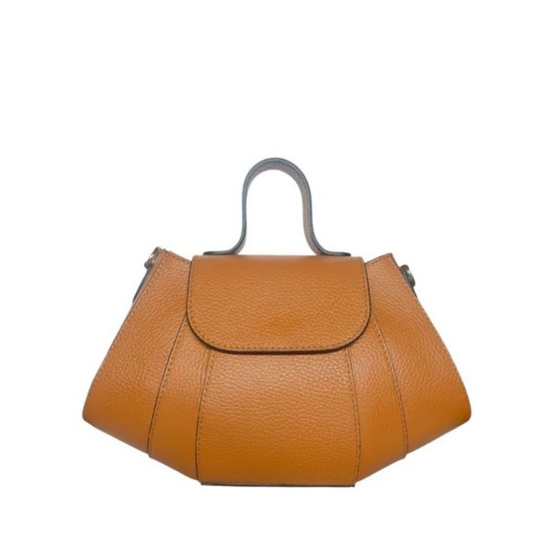 Detail of Sofia Camel, a luxury handbag made of high-quality Italian leather by Numabagstore