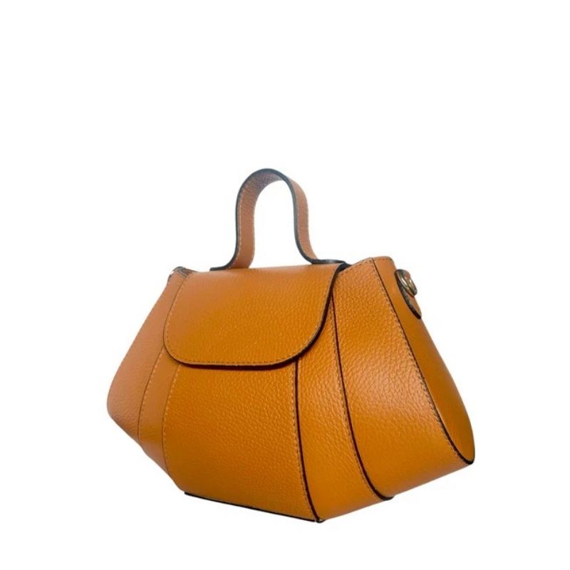 Numabagstore's Sofia Camel, a versatile leather handbag for modern women