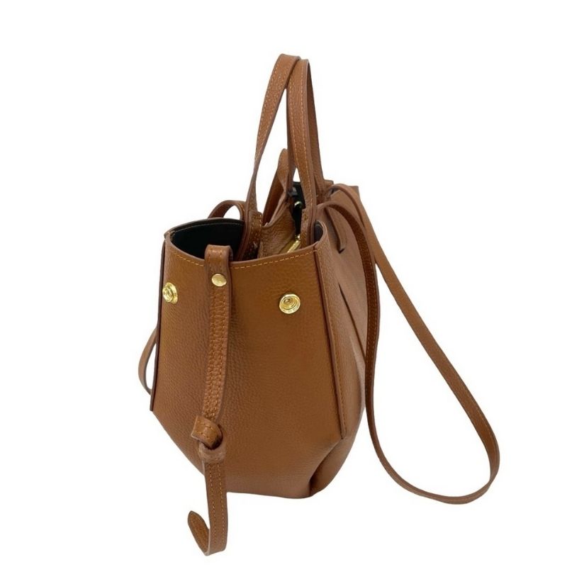Detailed close-up of the Stefania Camel's high-quality Italian leather texture