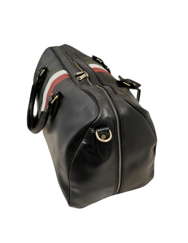 Detailed stitching of the Numabagstore Lorenzo Leather Travel Bag